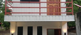 1 Bed House - Sleeps 2 - Parking - Wifi