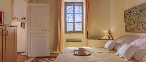 1 bedroom, iron/ironing board, WiFi