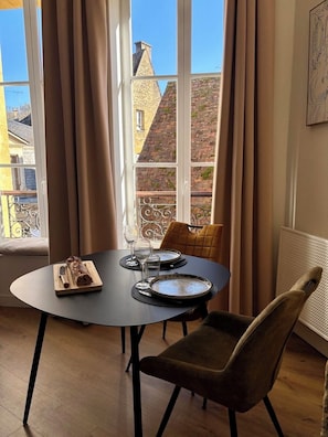 Dining - THE Nest, 45m2 Lumineux au Cœur Historique de Sarlat, Avec Ascenseur ! (Sarlat)