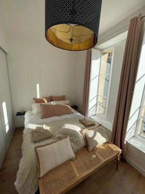 1 bedroom, iron/ironing board, free WiFi, bed sheets - THE Nest, 45m2 Lumineux au Cœur Historique de Sarlat, Avec Ascenseur ! (Sarlat)