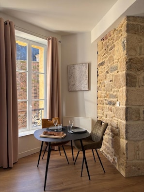 Dining - THE Nest, 45m2 Lumineux au Cœur Historique de Sarlat, Avec Ascenseur ! (Sarlat)