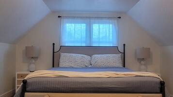 3 habitaciones, tabla de planchar con plancha, wifi y ropa de cama