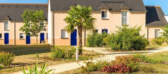 Piscine Couverte, Aire de Jeux sur Place