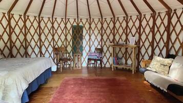 1 bedroom, bed sheets