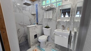 Shower, hair dryer, towels, soap - Tropical Garden Hideaway {Bella Tortuga Studio A, St. Thomas} AC•Wi-Fi•Courtyard (St. Thomas)