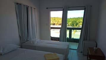 Superior Triple Room, Patio | Wi-fi percuma, cadar katil
