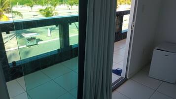 Superior Twin Room, Patio | Wi-fi percuma, cadar katil