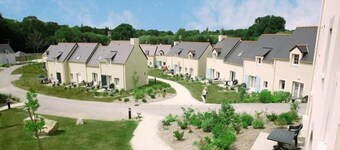 Appart sur la Côte d'Émeraude, Terrain Multisports