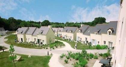 Appart sur la Côte d'Émeraude, Terrain Multisports