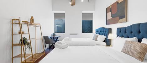 Chambre Confort, 2 grands lits, non-fumeur (Shared Bathroom)