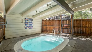 A covered outdoor swimming pool with a wooden fence and a 'No Diving' sign. - New Remodeled Studio-Loft Convenient to Town & Bus (Mammoth Lakes)