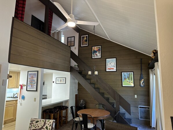 Dining - New Remodeled Studio-Loft Convenient to Town & Bus (Mammoth Lakes)