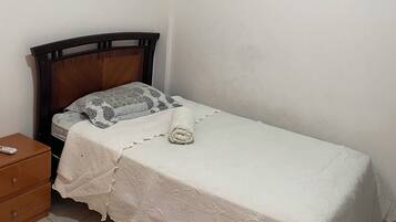 4 slaapkamers, een strijkplank/strijkijzer, gratis wifi, beddengoed