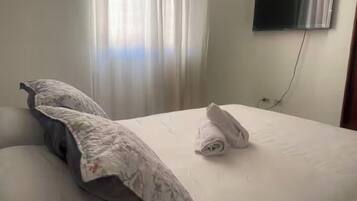 4 bedrooms, iron/ironing board, free WiFi, bed sheets