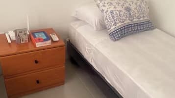 2 slaapkamers, een strijkplank/strijkijzer, gratis wifi, beddengoed