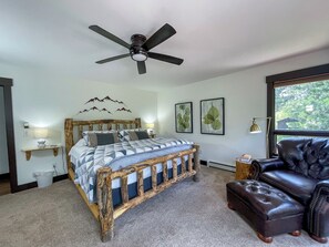 3 habitaciones, tabla de planchar con plancha, wifi y ropa de cama 