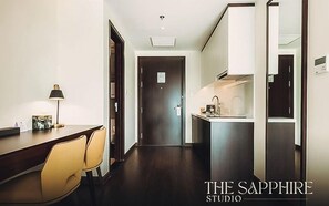 Studio, Ocean View | Private kitchen | Fridge - Halo Bay Retreat (Ha Long)