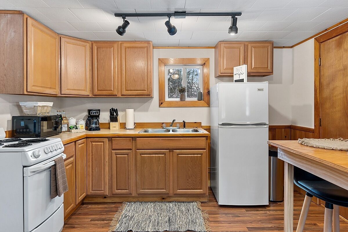 Cabin W/Private Hot Tub~ Pet Friendly NEar Loon Mtn, Waterville & OWls NEst Rst