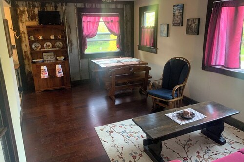 Charming Hideaway suite in the heart of the PA Grand Canyon with AC, WiFi