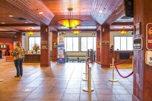 Lobby - 4-bedroom Presidential Suite in the heart of the Wisconsin Dells! (Baraboo)