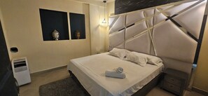 7 室のベッドルーム、セーフティボックス (室内)、アイロン / アイロン台、WiFi (無料)