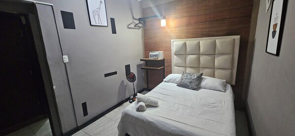 7 室のベッドルーム、セーフティボックス (室内)、アイロン / アイロン台、WiFi (無料)