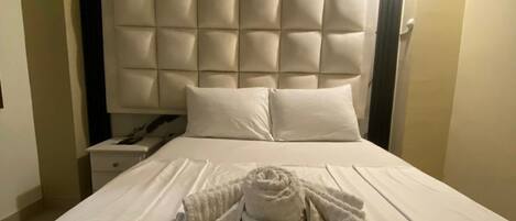 7 soveværelser, pengeskab på værelset, strygejern/strygebræt