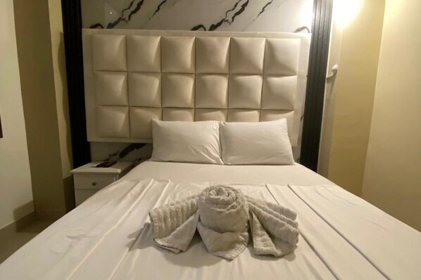 7 bedrooms, in-room safe, iron/ironing board, free WiFi