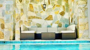 Kolam renang outdoor