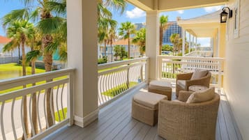 Rumah, Beberapa Tempat Tidur, akses ke kolam renang (Padre Beach House) | Teras/patio