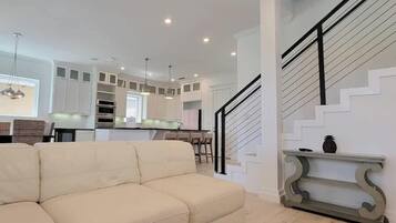 Rumah, Beberapa Tempat Tidur, akses ke kolam renang (Padre Beach House) | Area keluarga | Televisi 32-inci dengan saluran TV kabel