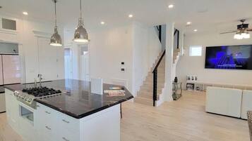 Rumah, Beberapa Tempat Tidur, akses ke kolam renang (Padre Beach House) | Interior