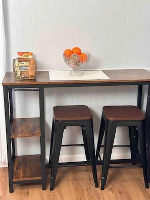 Interior - 4 bedroom parking ,washer & dryer Apt (New York)