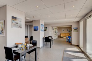 Dining - Appart avec accès Direct Plage, à 50m du Centre (La Tranche-Sur-Mer)