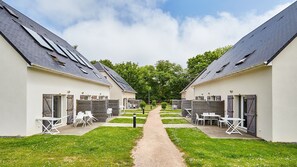 Outdoor dining - Terrain Multisports + Wi-fi ! Proche de la Plage (Auberville)