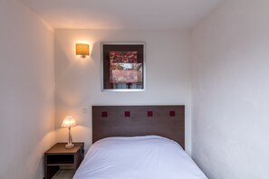 2 bedrooms