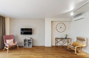 Luxury Condo | Living area | 40-inch Smart TV with digital channels - Spacious apartment near DanaMall (Minsk)