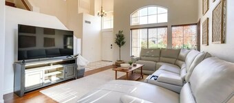 Delightful 4-bedroom house in Avondale with WiFi, Pool, Spa.