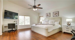 4 bedrooms, desk, iron/ironing board, travel crib