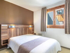 2 bedrooms, travel cot, free WiFi