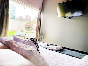 3 bedrooms, in-room safe, iron/ironing board, free WiFi