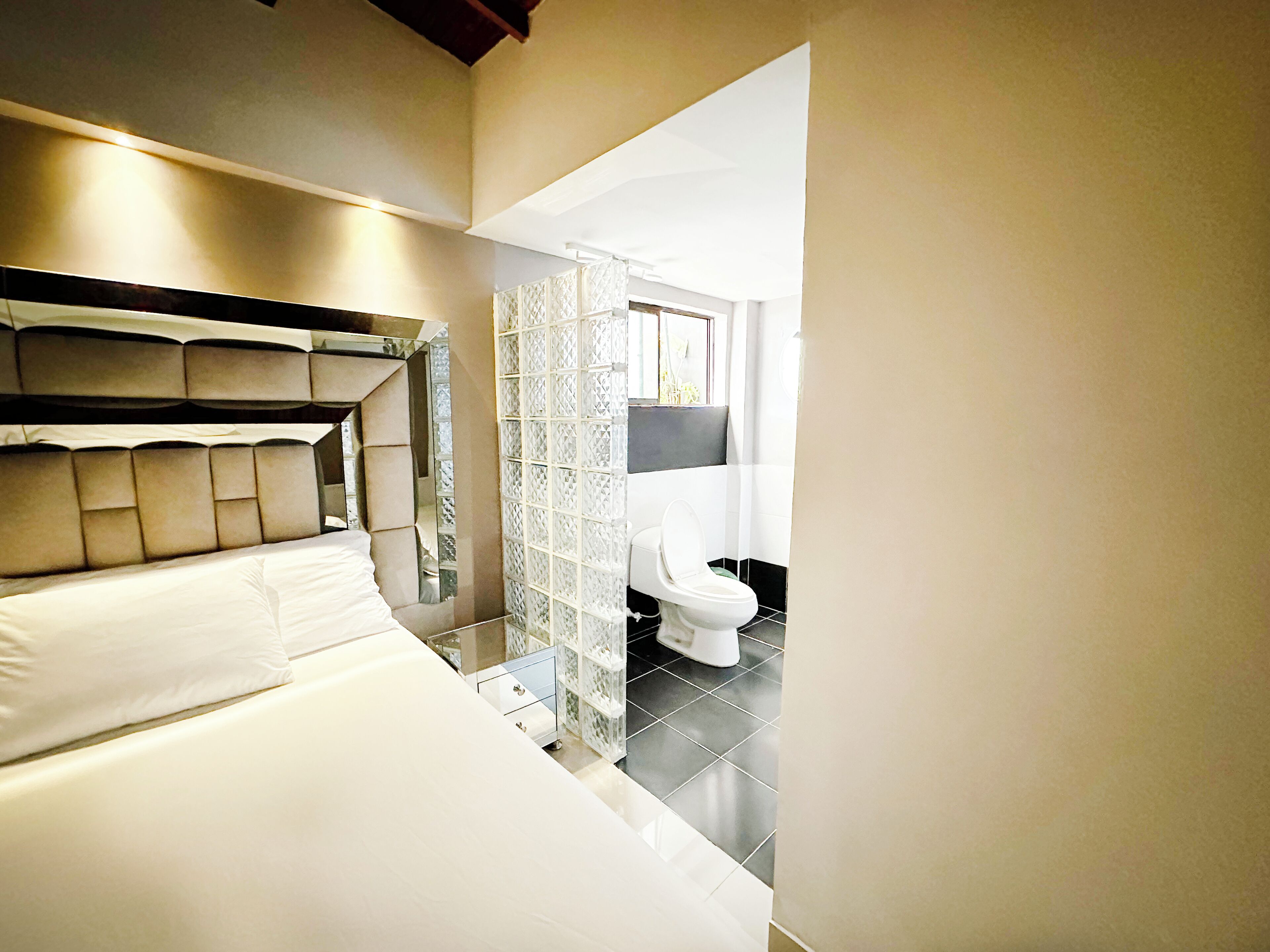 3 habitaciones y caja de seguridad en la habitación 