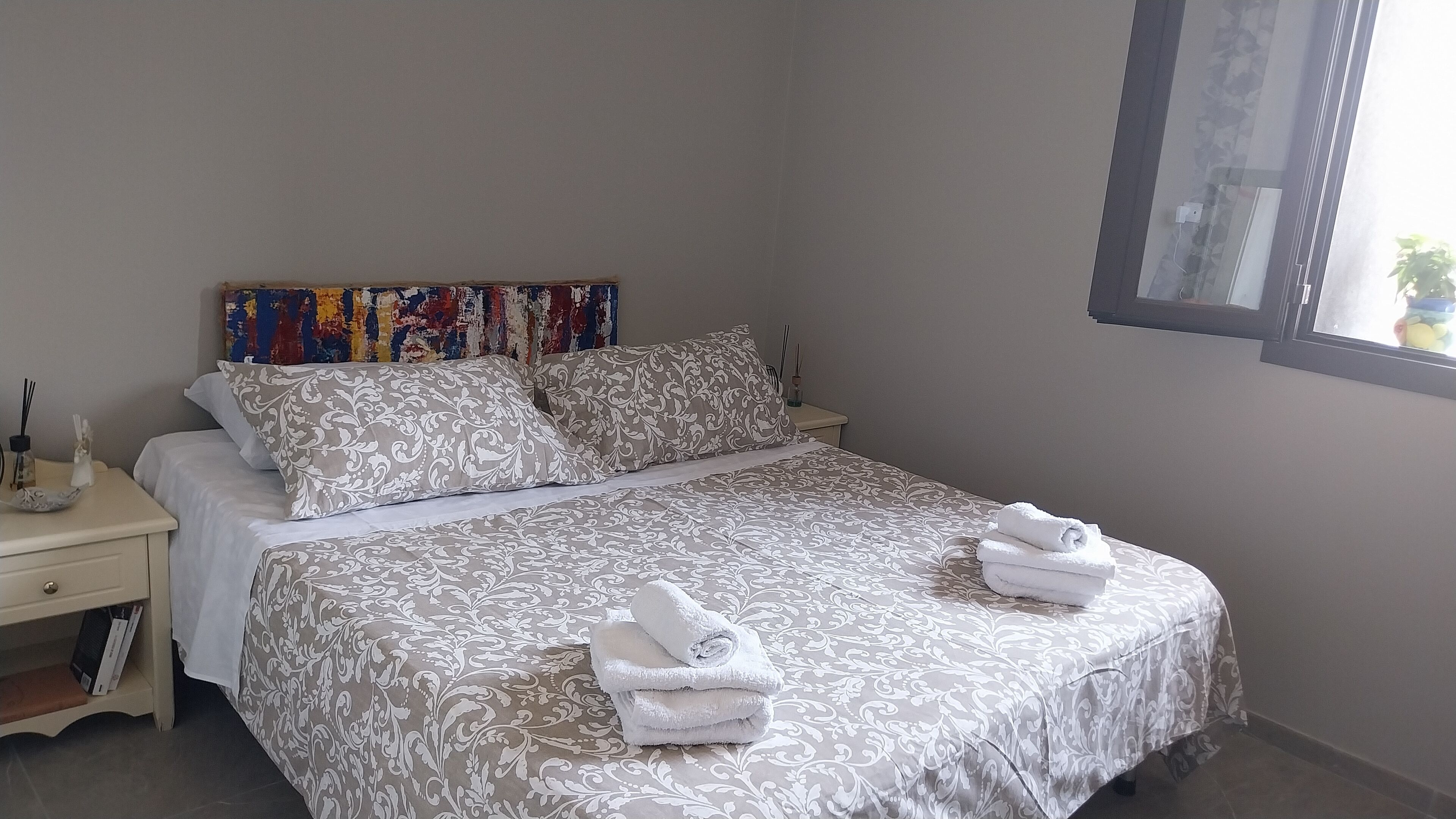 1 Schlafzimmer, Schreibtisch, Bügeleisen/Bügelbrett, Reisekinderbett