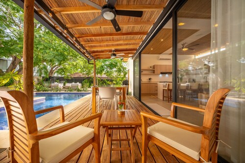 Modern home with private pool, washer/dryer, and WiFi-centrally located