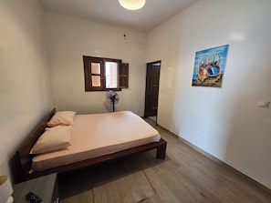 6 bedrooms, desk, iron/ironing board, travel cot - Kër Yaye Fatou (Toubab Dialaw)