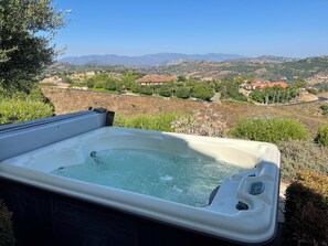 Outdoor spa tub - Hilltop Estate with 4 KING Bedrooms and incredible sunrise and sunset views. (Fallbrook)