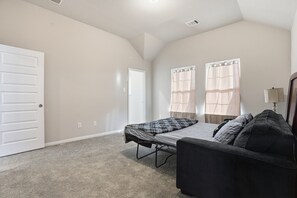 4 室のベッドルーム、WiFi、ベッドシーツ