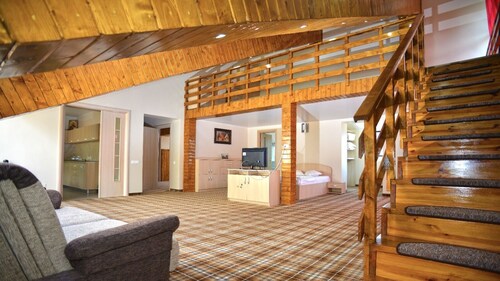 Cozy apartment in Bușteni with kitchen, common play room and outside fitness