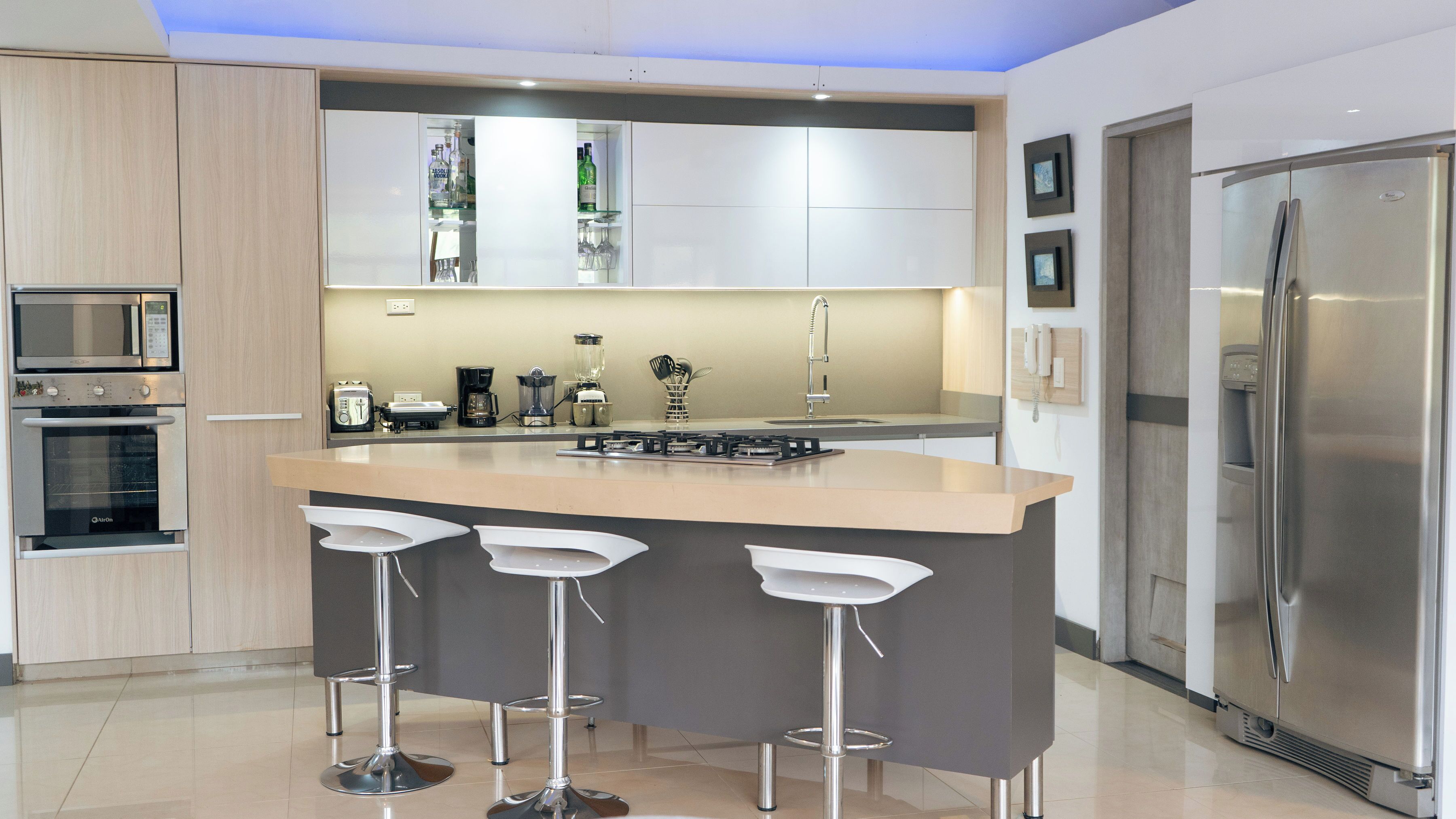 Kühlschrank, Mikrowelle, Ofen, Herdplatte