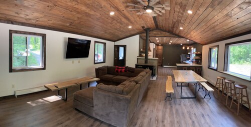 Large luxury cabin way back in the woods on ORV trail